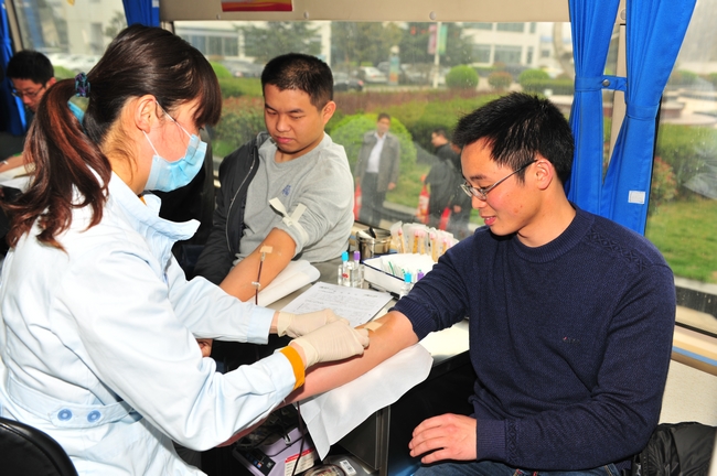 运河煤矿开展“无偿献血 奉献爱心”活动