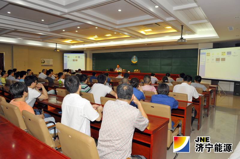 运河煤矿举办驾驶员道路交通安全知识讲座