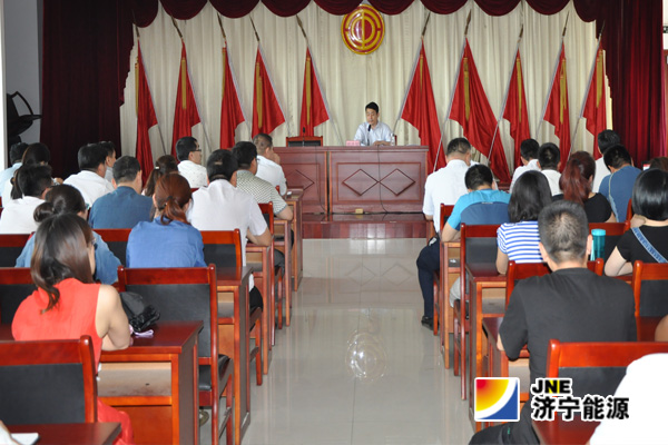 虢洪增在花园煤矿生产党支部上党课时强调：共产党员在企业创新发展中要发挥先锋模范作用