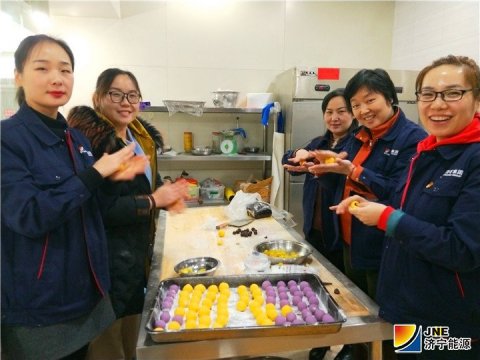 集团机关举办“包汤圆送祝福庆佳节”活动