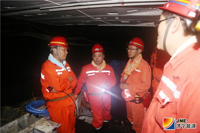 1563255030109860.jpg 3济宁市政府副秘书长马树华到朱家峁煤矿调研慰问2.jpg