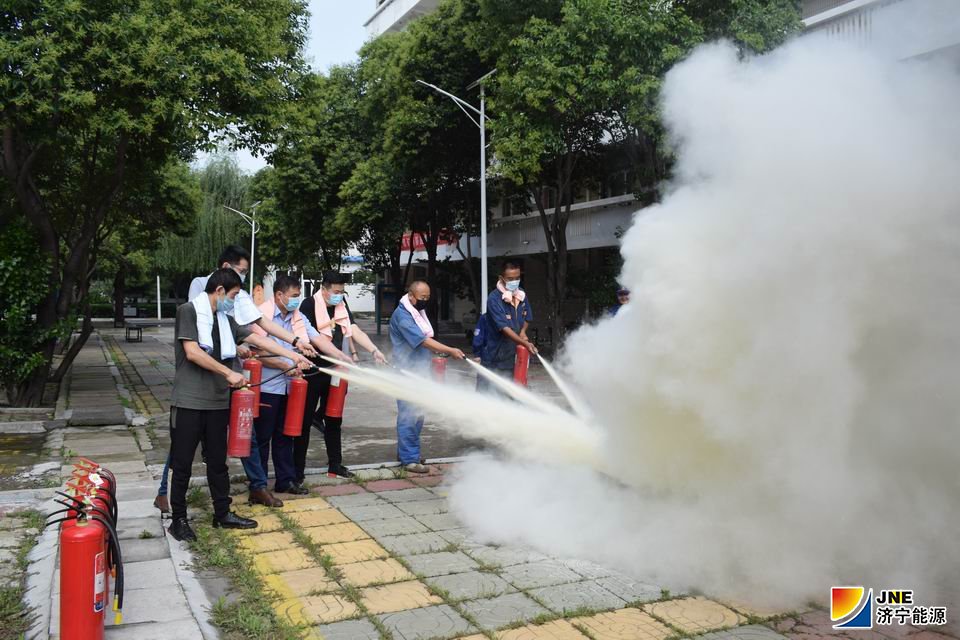 2020年7月23日，运河煤矿开展消防应急疏散演练(李健 孙广鲁 王静静）.jpg