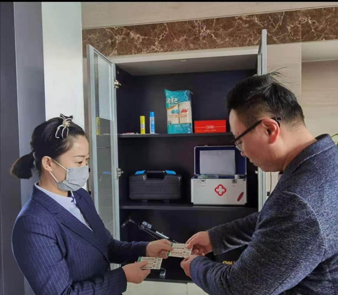 1605226690850488.jpg 运河煤矿大物业项目部配备便民服务柜.jpg