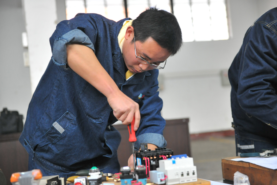 1610876212377618.jpg 2021年1月13日,运河煤矿一合理化建议获市总工会“金点子.jpg