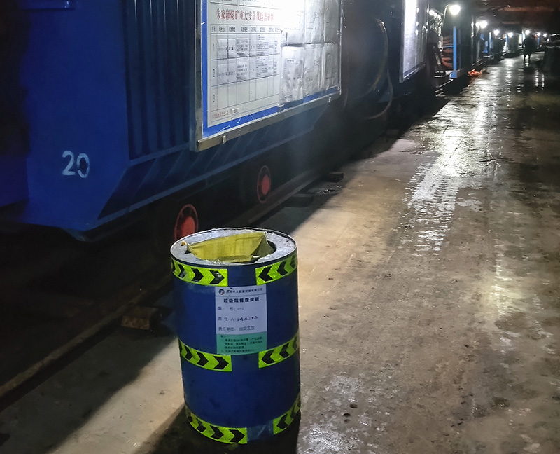 2021年9月2日朱家峁煤矿“靓丽”垃圾箱  绿色又环保（周仓龙摄）.jpg