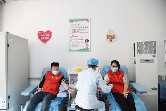 鲲鹏公司组织志愿者无偿献血