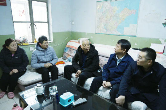 李新全走访慰问济宁能源困难党员