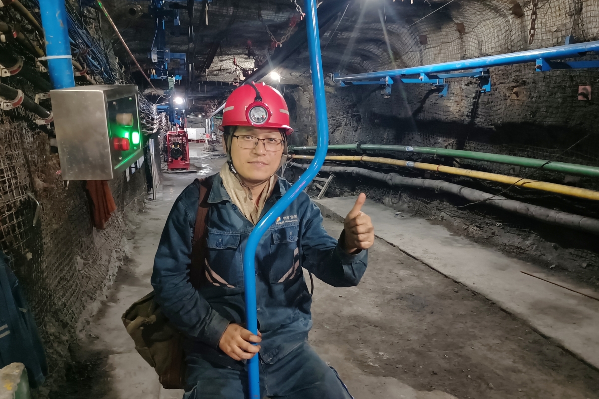 1747185650120686.jpg 五采区西翼大巷侯车运行__副本.jpg