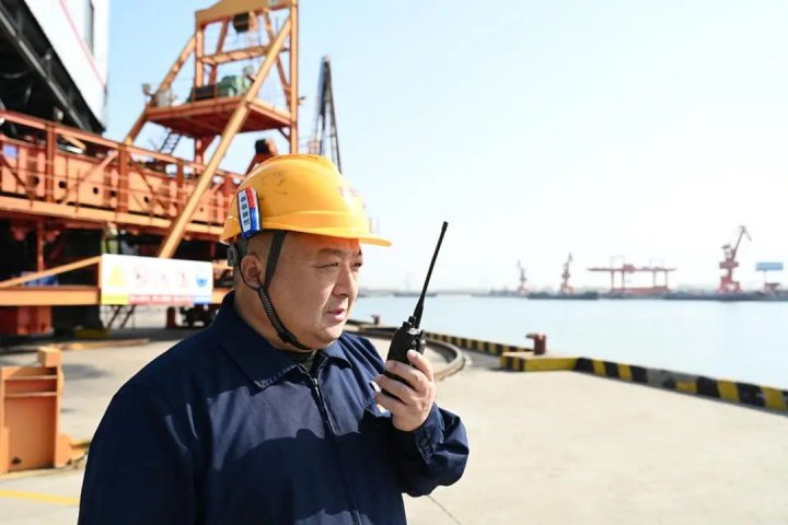 让党旗在港口飘扬！跃进港向“岗队区”创建要生产力