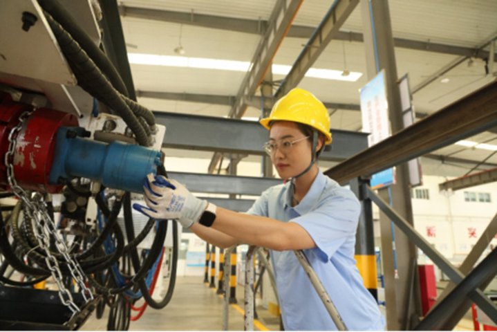 后浪入海丨郭春婷：在车间与图纸间踏实行走