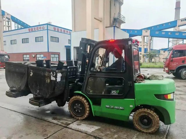 阳城煤矿首台电动叉车投用，“绿色搬运”开启新篇章